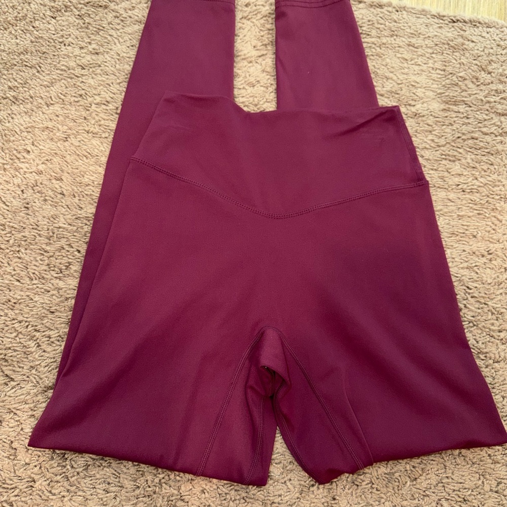 Elegant Maroon Leggings for Women